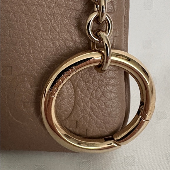 Gucci Emblem Leather Key Pouch - Brand New with Dust Bag & Box - Picture 3 of 11
